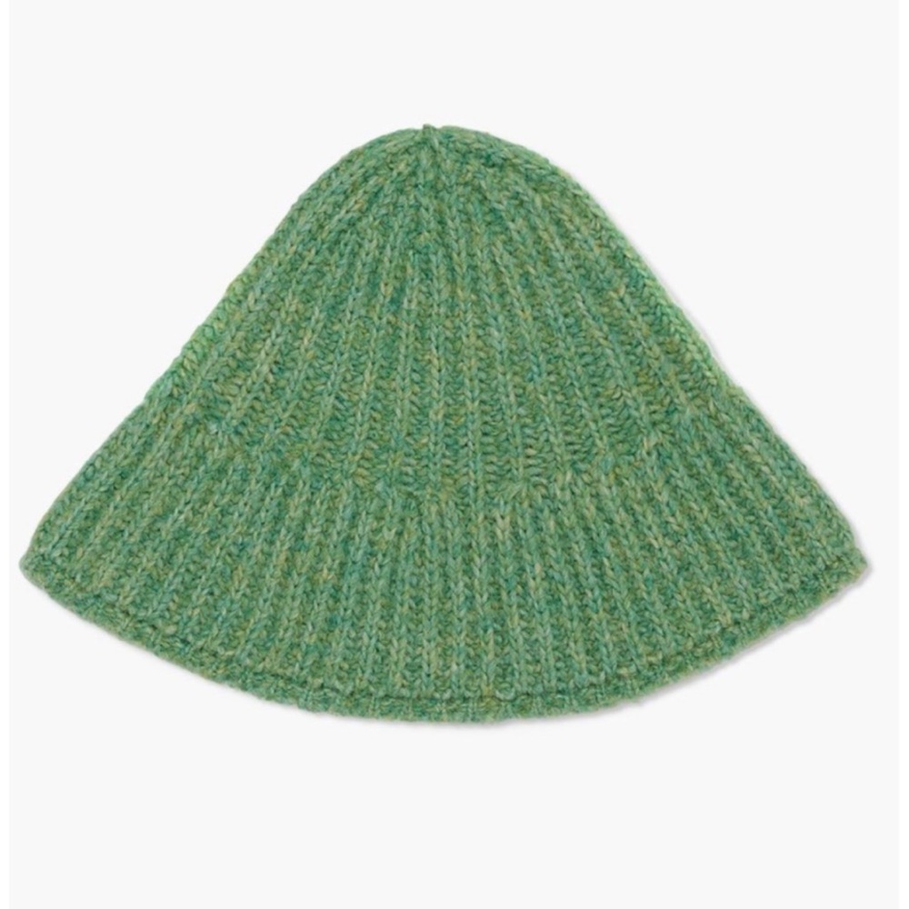 Paloma wool women beanies like new